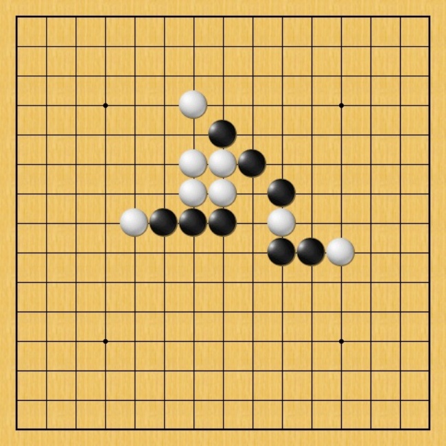 五子棋黑白對決：如何用正確的攻擊方向將對手逼上絕路？